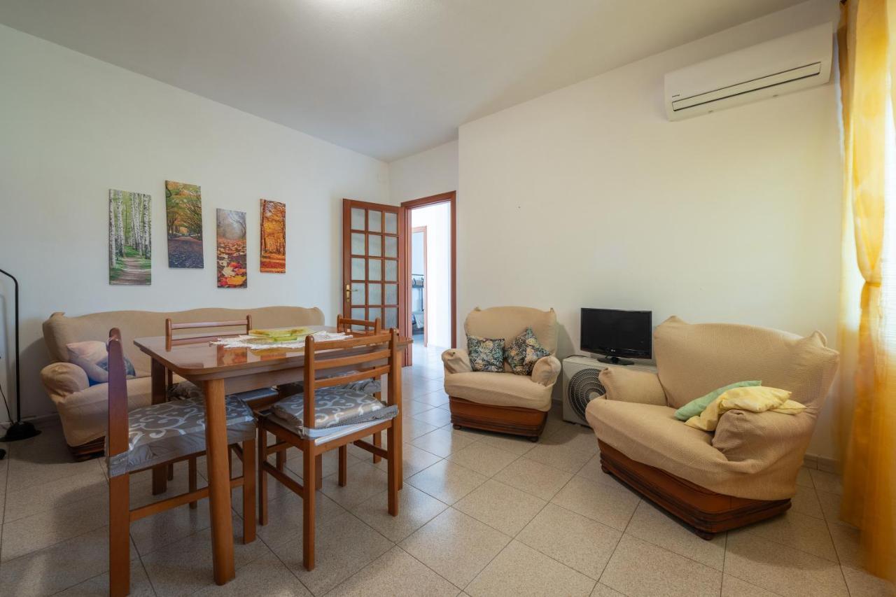Casa Vacanze San Giovanni San Giovanni Suergiu Exterior photo
