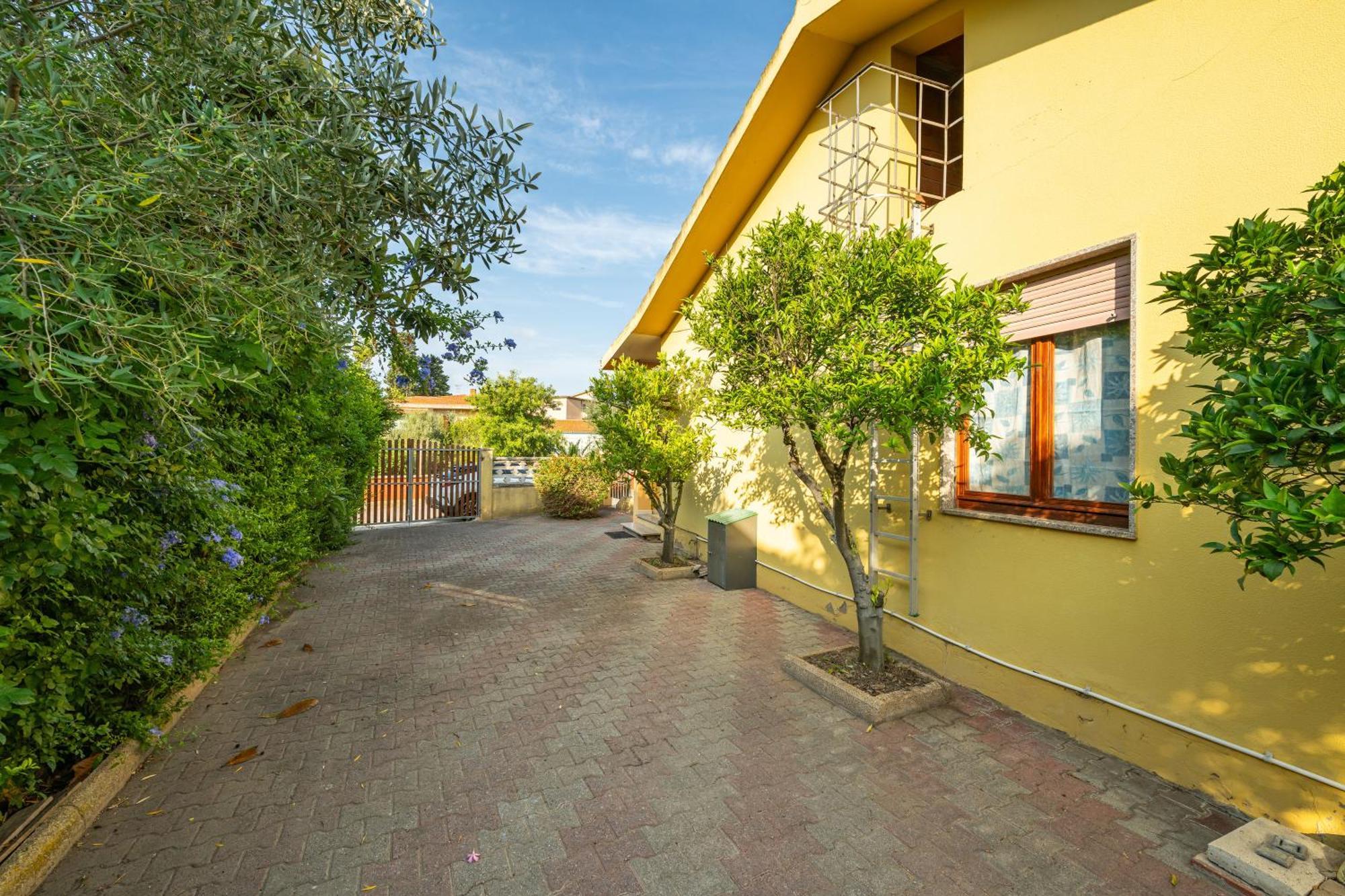 Casa Vacanze San Giovanni San Giovanni Suergiu Exterior photo